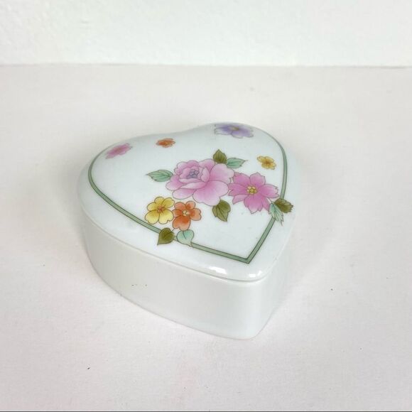 Vintage 1950s Ceramic Floral Heart Shaped Box / Trinket Dish with Lid - Picture 3 of 6